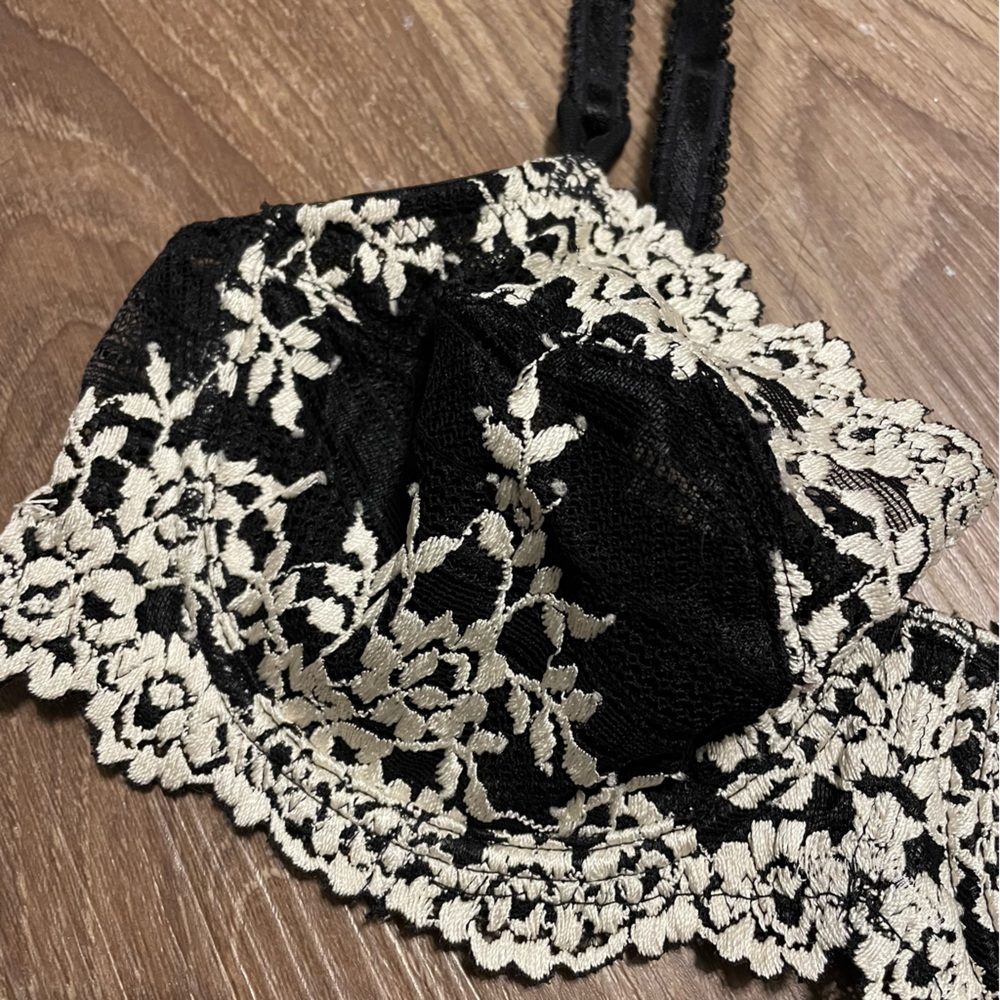 Wacoal lace Black and Cream Floral Bra 36B - Picture 2 of 5